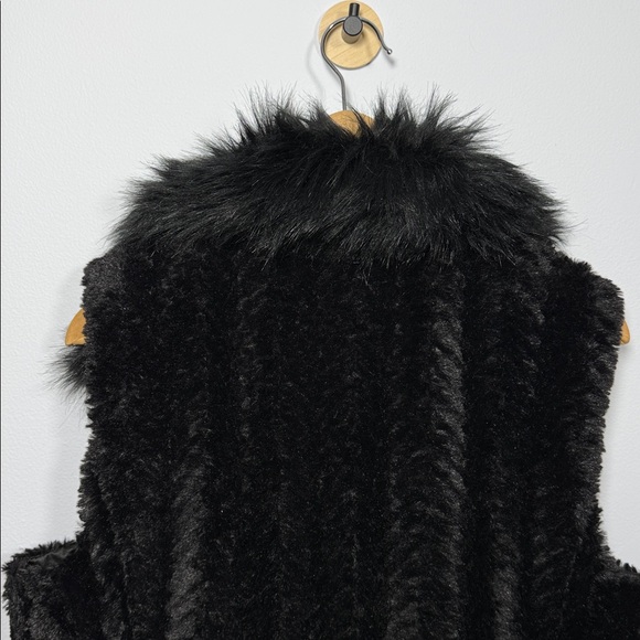 New Marc New York Black Faux Fur Vest Gold Zip Pockets Plush Collar Jacket Sz XL - Picture 6 of 11